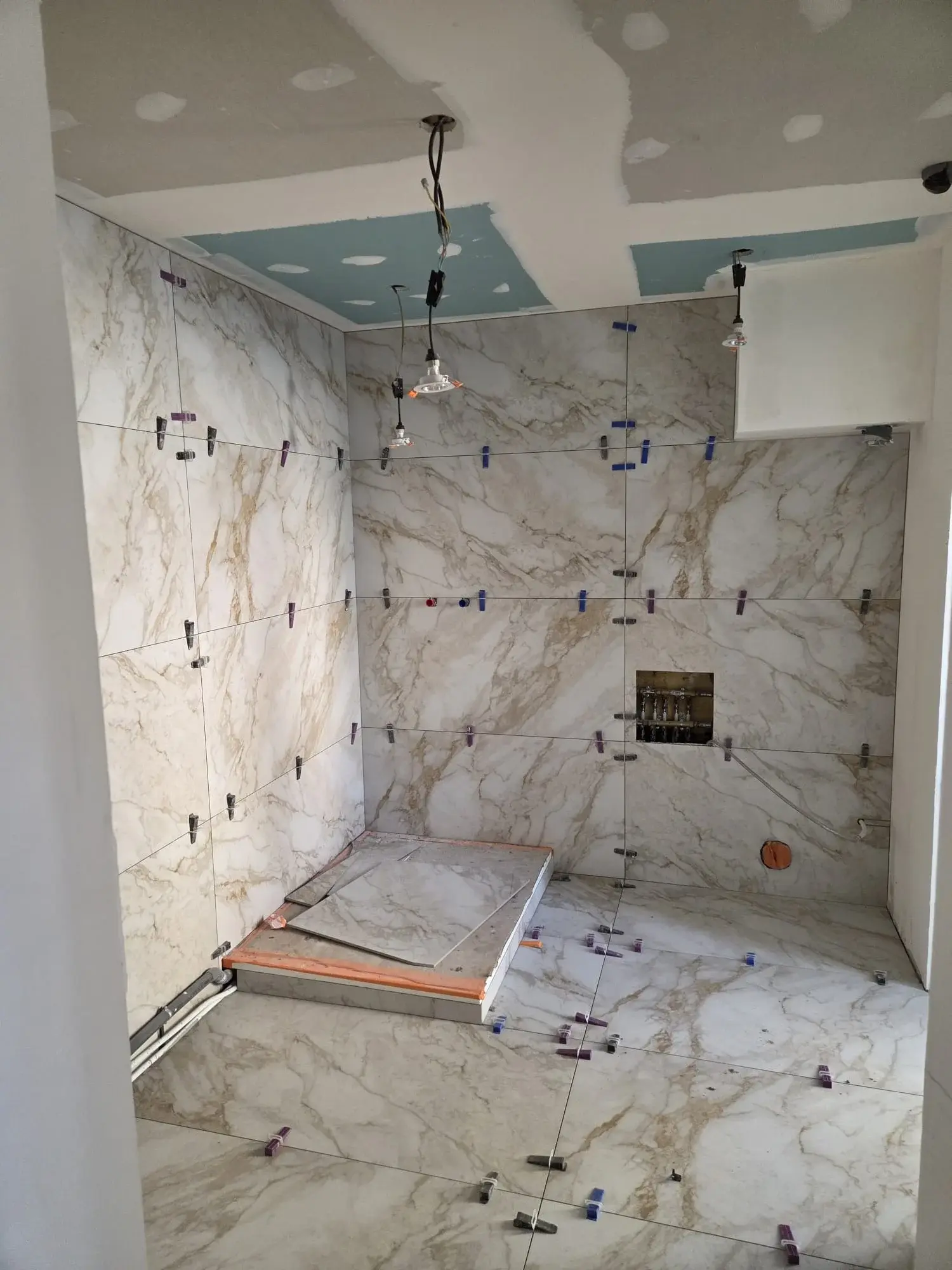 Salle de bain élégante — Avant travaux à Gerzat